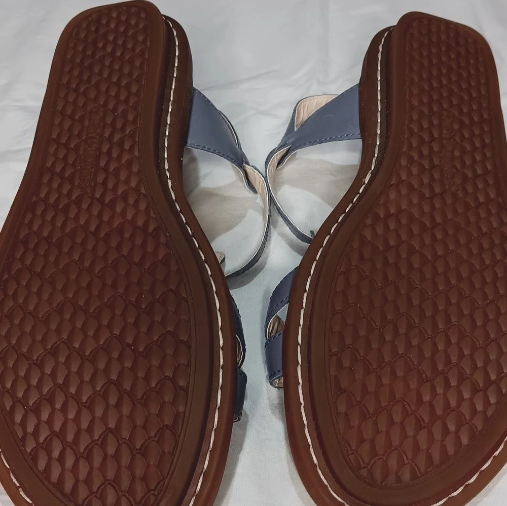 Women's Hush Puppies Olive T-Strap Sandal size 9.5 W large